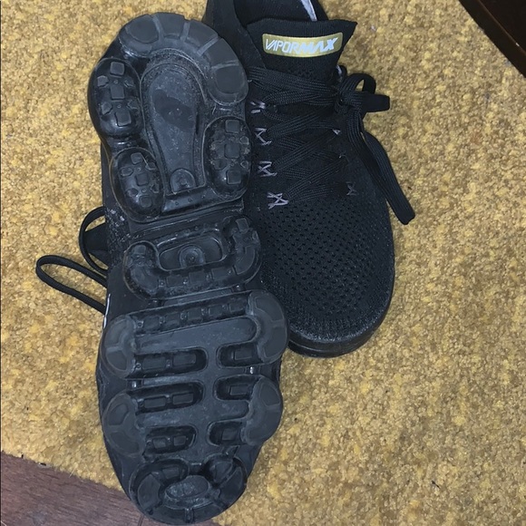 Black & gold sneakers - Picture 3 of 3